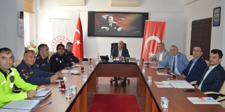 Depremzede anne, iyilik için sürüyor