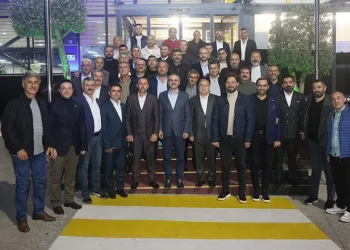 Adana’da zirveye kar yağdı, elma hasadı erken yapıldı