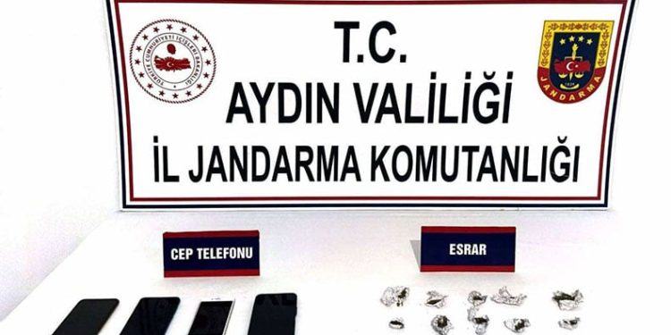 Manavgat’ta kamyonet ile otomobil çarpıştı: 2 yaralı