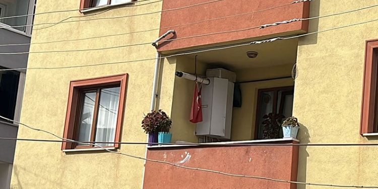 Durdurulan araçta tarihi eser niteliğinde obje ve sikkeler bulundu