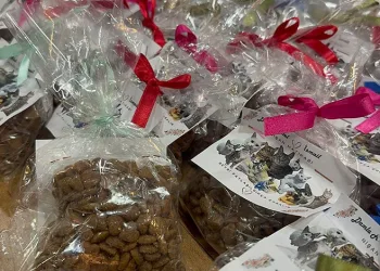 Kahvaltı için aldığı peynirden metal somun çıktı