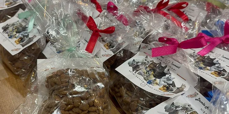 Kahvaltı için aldığı peynirden metal somun çıktı