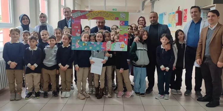 Adana’da zirveye kar yağdı, elma hasadı erken yapıldı