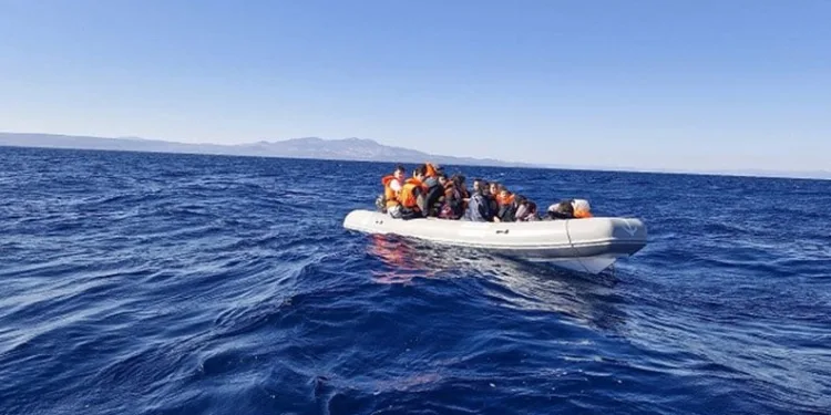 Kameralara aldırış etmeden iki elektrikli bisiklet çaldı