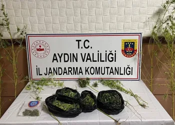 Jandarma şüpheli araçta silah ve uyuşturucu ele geçirdi: 5 gözaltı