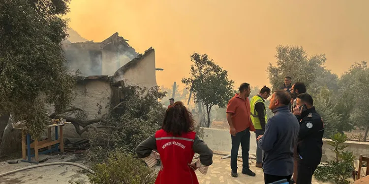 Mersin Bozyazı’da orman yangını büyümeden söndürüldü