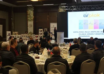 Adana’da zirveye kar yağdı, elma hasadı erken yapıldı