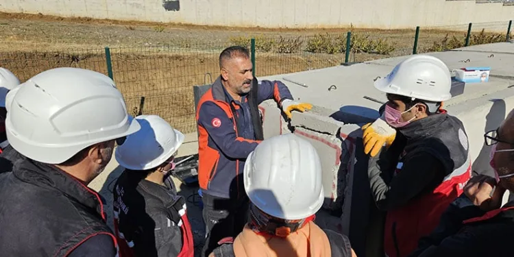 Öğrenciler afette yapması gerekenleri öğrendi