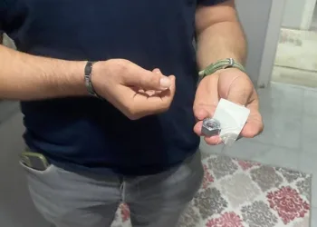 Kahvaltı için aldığı peynirden metal somun çıktı