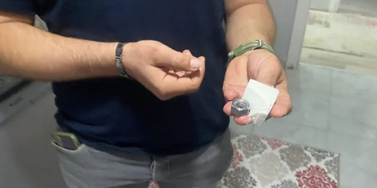 Kahvaltı için aldığı peynirden metal somun çıktı