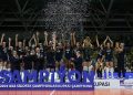 Fenerbahçe Kadın Voleybol Takımı, şampiyonluk kupasını kaldırdı