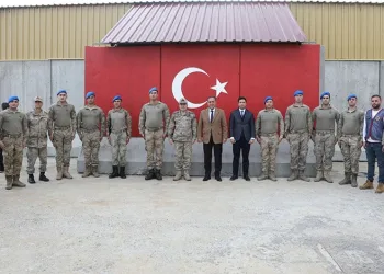 Adana’da zirveye kar yağdı, elma hasadı erken yapıldı