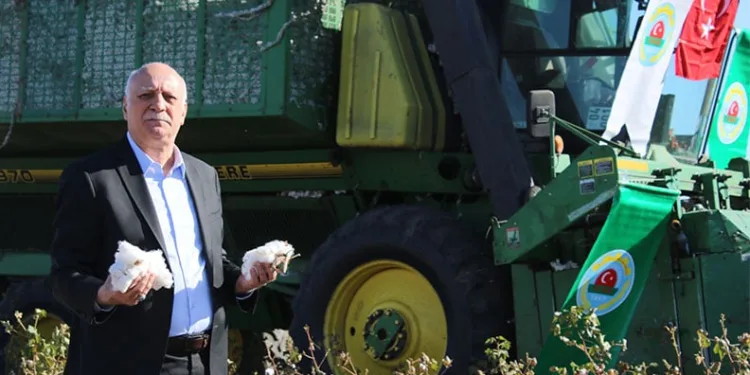 Depremzede anne, iyilik için sürüyor