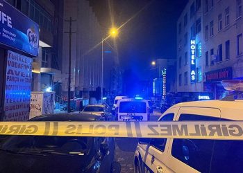 Ankara’da eğlence merkezinde bir kişi görüştüğü kadını öldürdükten sonra kendini vurdu