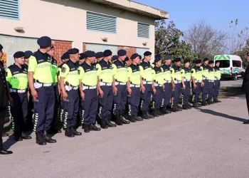 Jandarma şüpheli araçta silah ve uyuşturucu ele geçirdi: 5 gözaltı