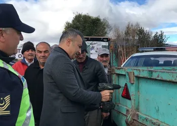 Kameralara aldırış etmeden iki elektrikli bisiklet çaldı