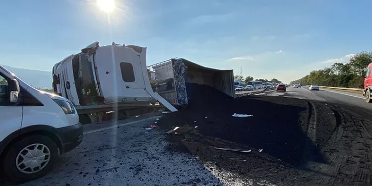 Otomobil ile motosiklet çarpıştı: 1 yaralı