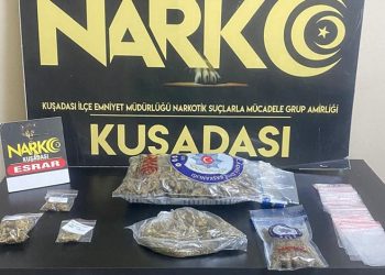 Tır refüje düştü, patatesler yola saçıldı: 1 yaralı