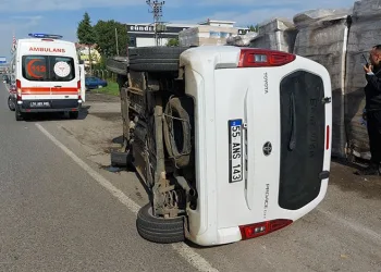 Hastaneye giderken kaza geçirdiler: 2 yaralı