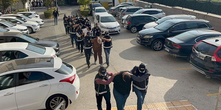 Didim’de 21 düzensiz göçmen yakalandı