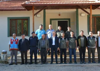 Adana’da zirveye kar yağdı, elma hasadı erken yapıldı