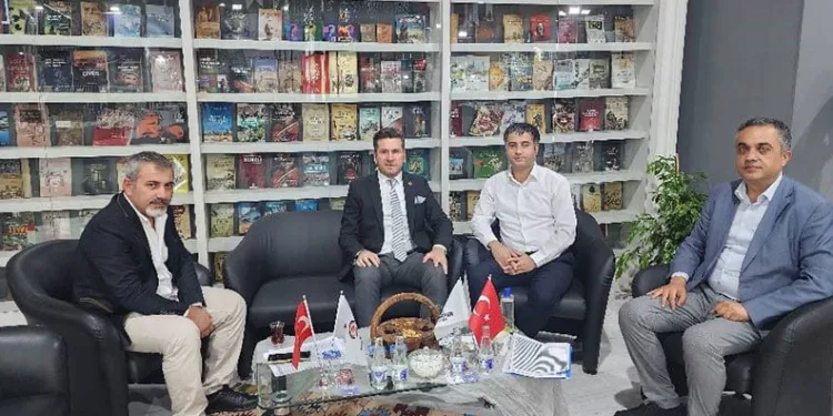 Depremzede anne, iyilik için sürüyor