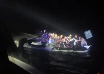 Kameralara aldırış etmeden iki elektrikli bisiklet çaldı