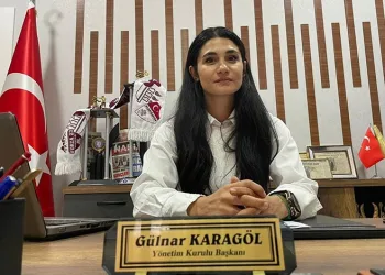 Depremzede anne, iyilik için sürüyor