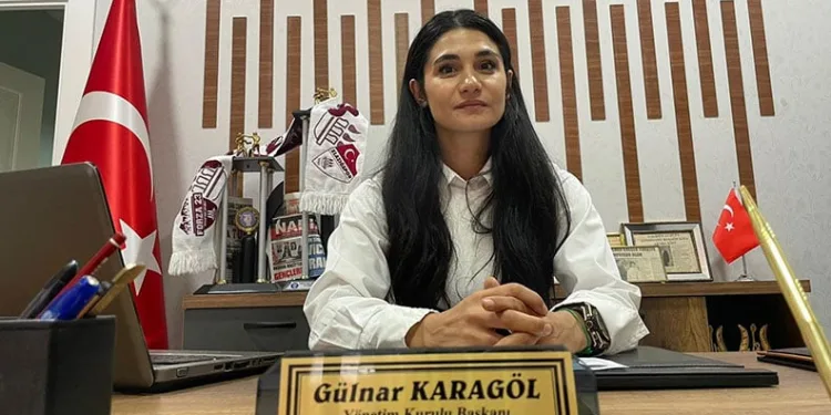 Depremzede anne, iyilik için sürüyor