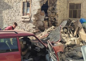 Başakşehir’de cadde ortasında alacak verecek kavgası