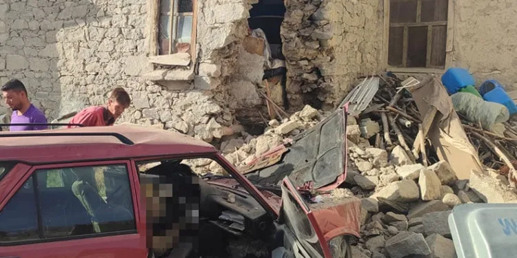 Başakşehir’de cadde ortasında alacak verecek kavgası