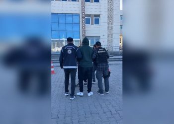 Çanakkale’de göçmen kaçakçılığı operasyonu: 79 kaçak göçmen ile 2 organizatör yakalandı