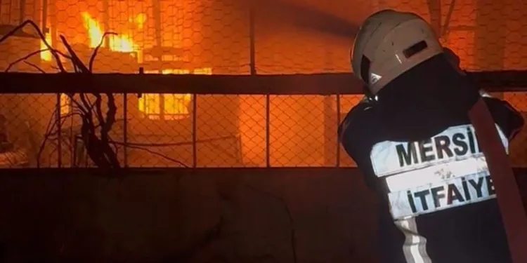 Otomobil kazılan çukura düştü