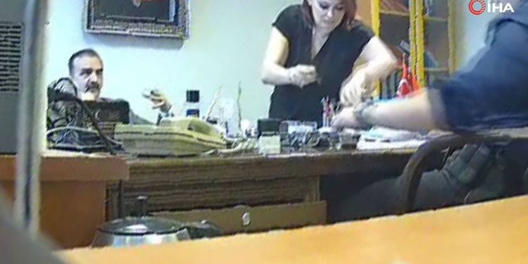 Çanakkale’de göçmen kaçakçılığı operasyonu: 79 kaçak göçmen ile 2 organizatör yakalandı