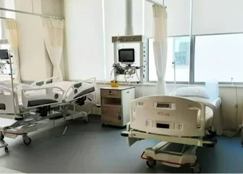 Depremzede anne, iyilik için sürüyor