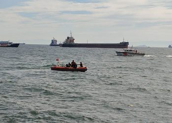 Kamyonet çekiciye bağlı olan yarı römorka çarptı: 1 yaralı