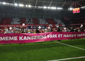 “Meme kanseri el ile fark edilene kadar tümör büyümüş oluyor, düzenli kontrole gidin”