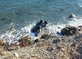 Kameralara aldırış etmeden iki elektrikli bisiklet çaldı