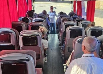 Şehirlerarası otobüslere yolcu olarak binen jandarma sürücüleri denetledi