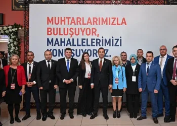 Depremzede anne, iyilik için sürüyor