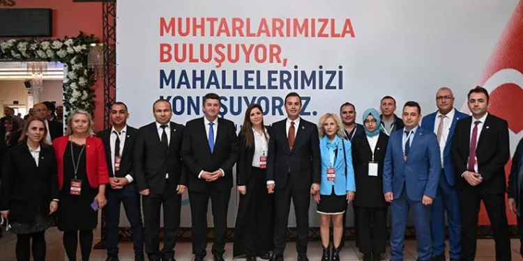 Depremzede anne, iyilik için sürüyor