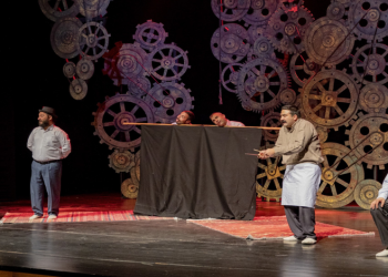 ‘Misafir’ oyunu emekliler için sahnelendi