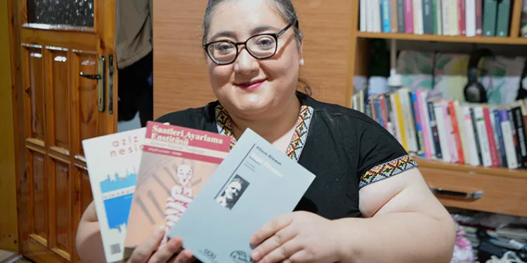 Kitaplarını Osmangazi Belediyesi’ne bağışladı