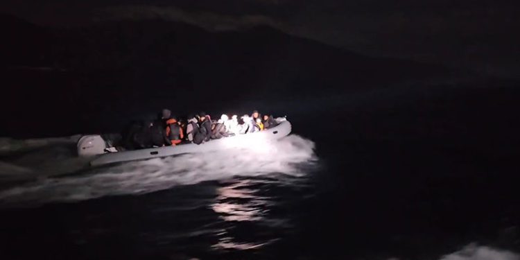 Tek katlı evde çıkan yangın ekiplerce söndürüldü