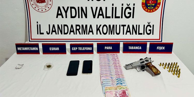 Kuşadası’nda ruhsatsız tabanca ve uyuşturucu ele geçirildi