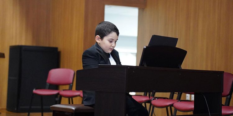 Orhangazi’de miniklerden müzik şöleni