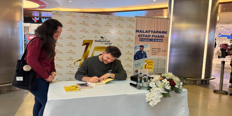 Yazar Aktaş, MalatyaPark Kitap Fuarı’nda Okurlarıyla Buluştu
