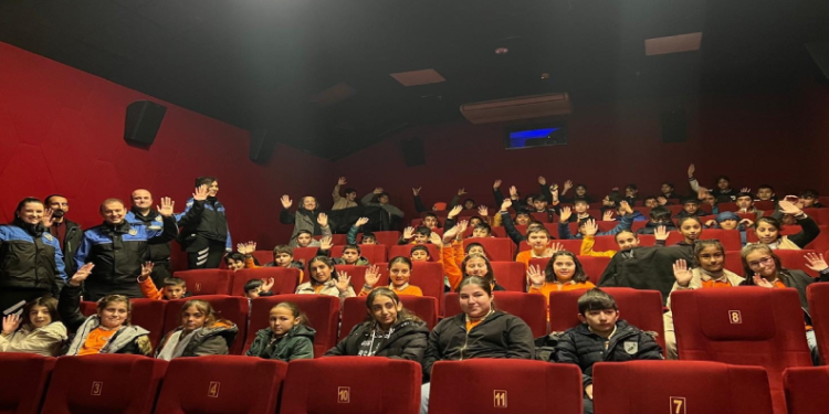 Polislerden sinema etkinliği