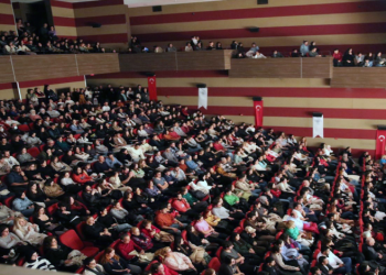 Büyükşehir Konservatuvarı ‘Psikolog’ adlı tiyatro oyununu sahneledi