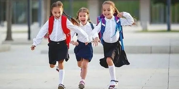 Okullarda serbest kıyafet uygulaması kaldırıldı